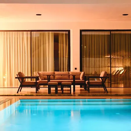 Villa Ashta / Color Block