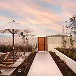 Villa Ashta / Color Block