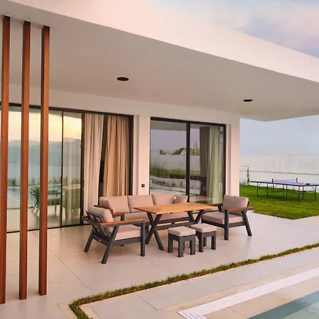 Villa Ashta / Color Block