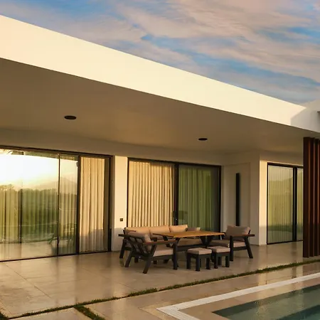 Villa Ashta / Color Block