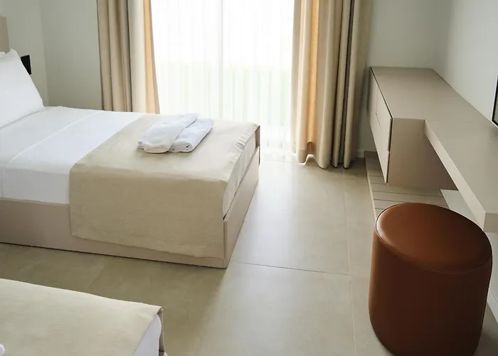 Ashta / Color Block פאטהיה