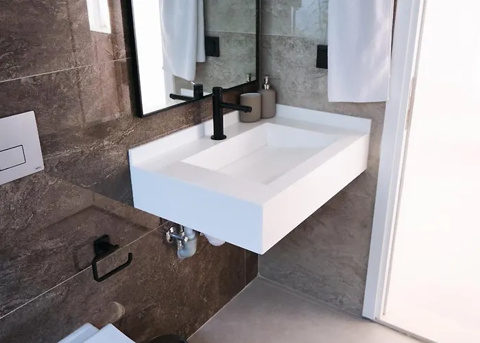 Ashta / Color Block פאטהיה