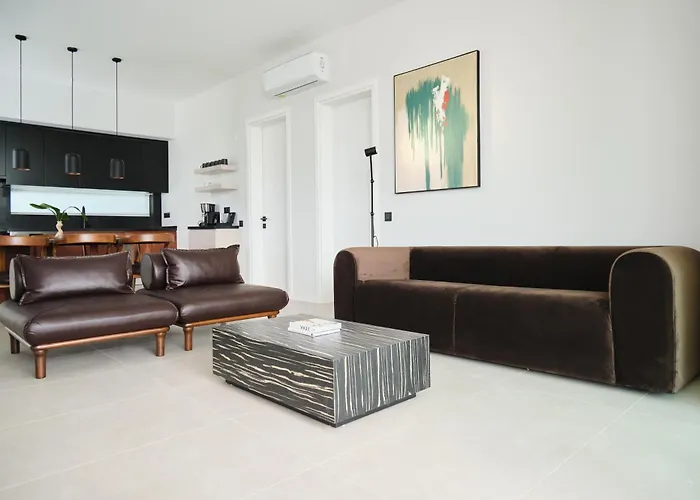 וילה Ashta / Color Block *