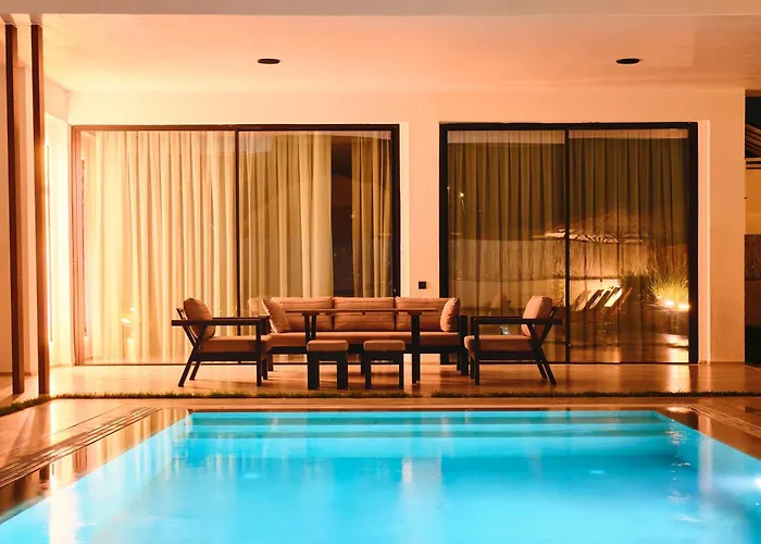 וילה Ashta / Color Block