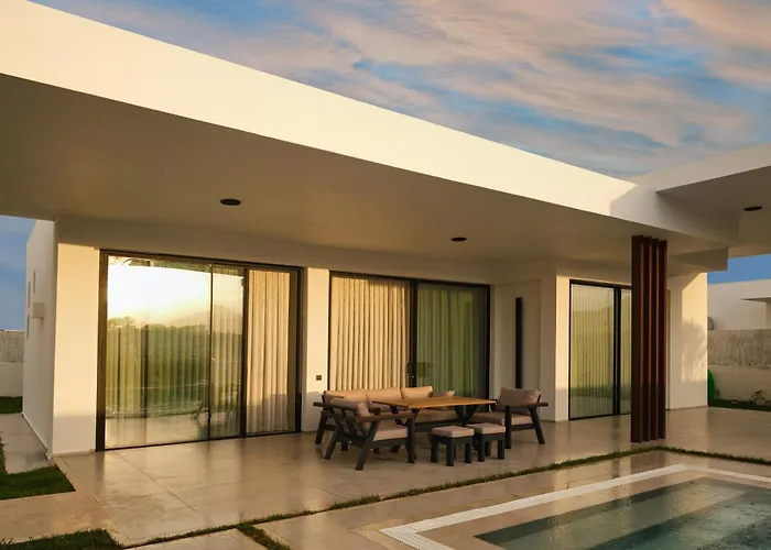 Villa Ashta / Color Block